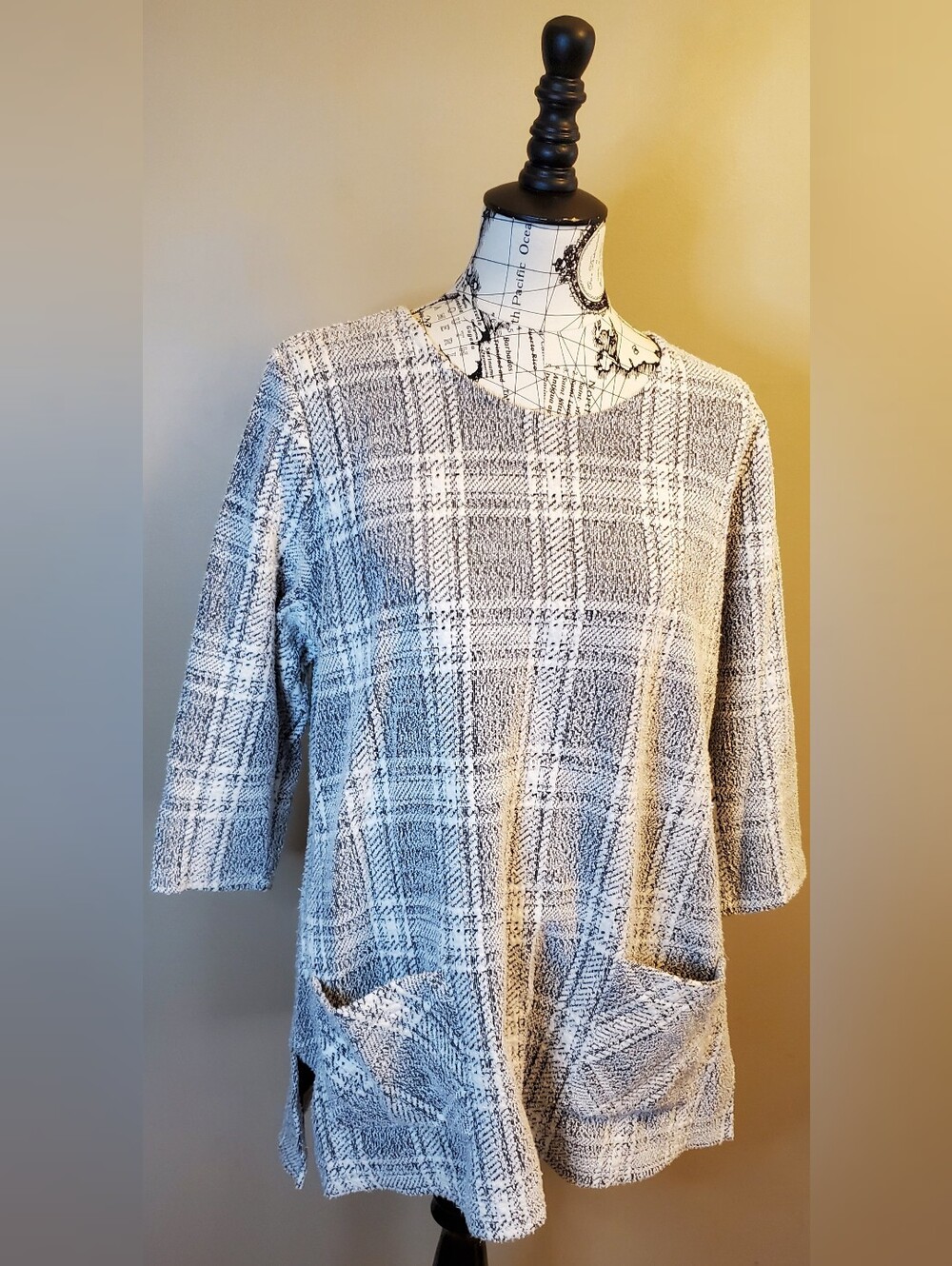 Susan Graver Women L Black White Plaid Textured Knit Tunic Top Pockets 3/4 Sleev